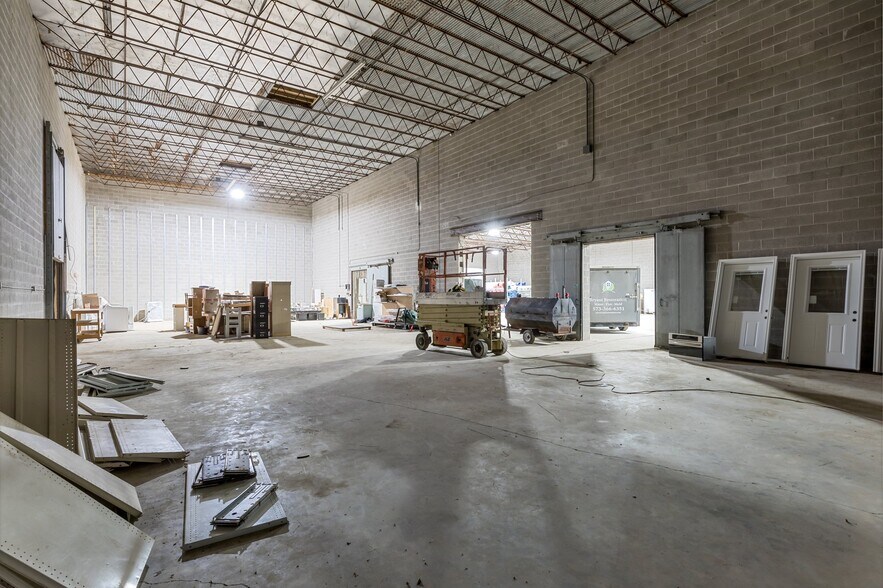 More Photos Of 519 Benham St, Bonne Terre Light Manufacturing For Sale