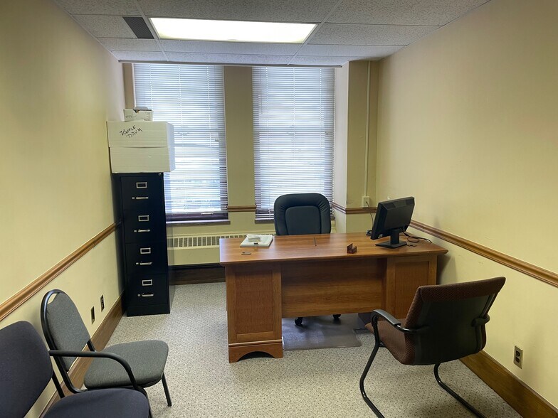 More Photos Of 216 W Washington St, South Bend Office For Lease
