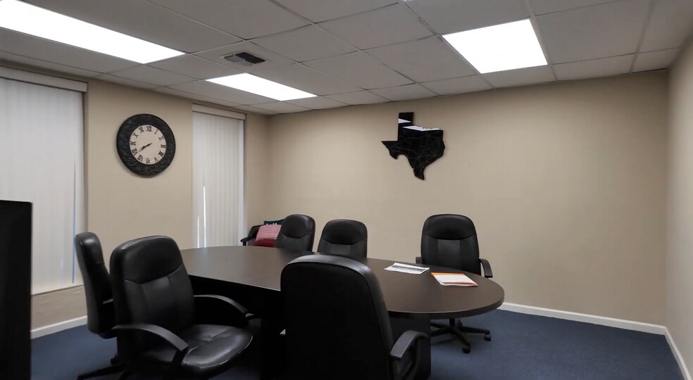 More Photos Of 12106-12108 Radium St, San Antonio Light Manufacturing For Lease