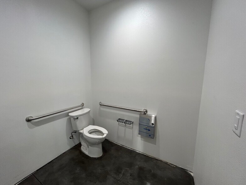 More Photos Of 4707 County Road 156, Wildwood Warehouse For Lease