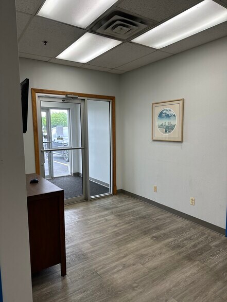 More Photos Of 655 Driving Park Ave, Rochester Warehouse For Lease