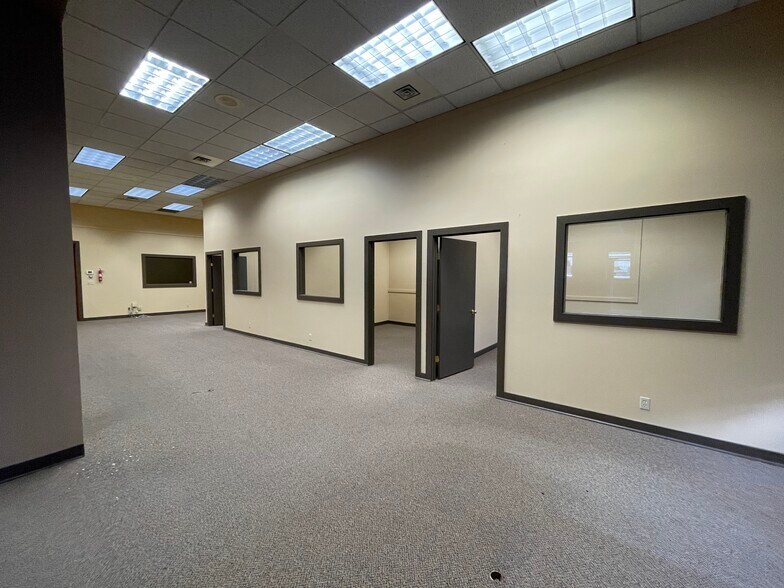 More Photos Of 300 E Main St, Pullman Bank For Sale