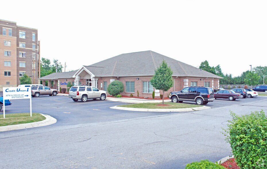 More Photos Of 15 N Wolf Rd, Northlake Bank For Sale