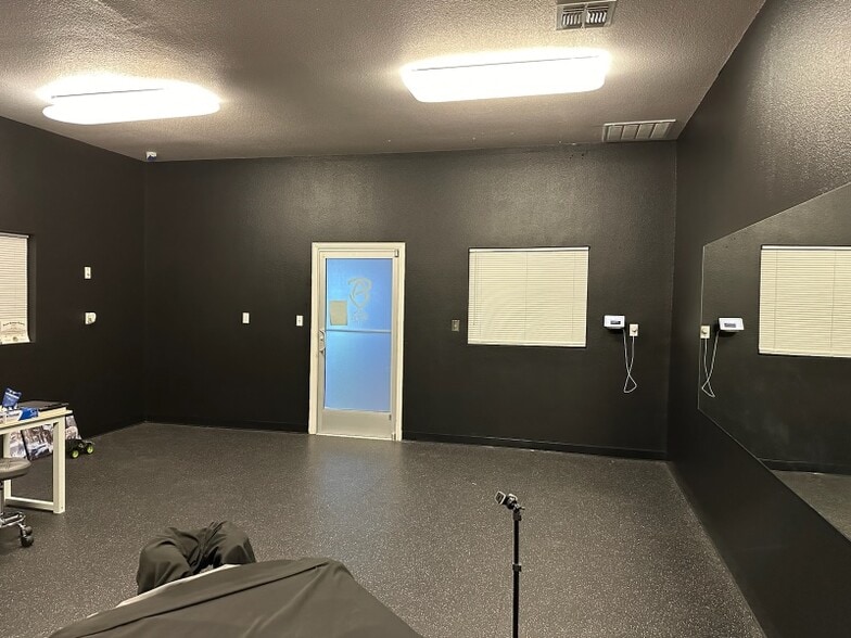 More Photos Of 2420 Bob White Dr, Granbury Specialty For Lease