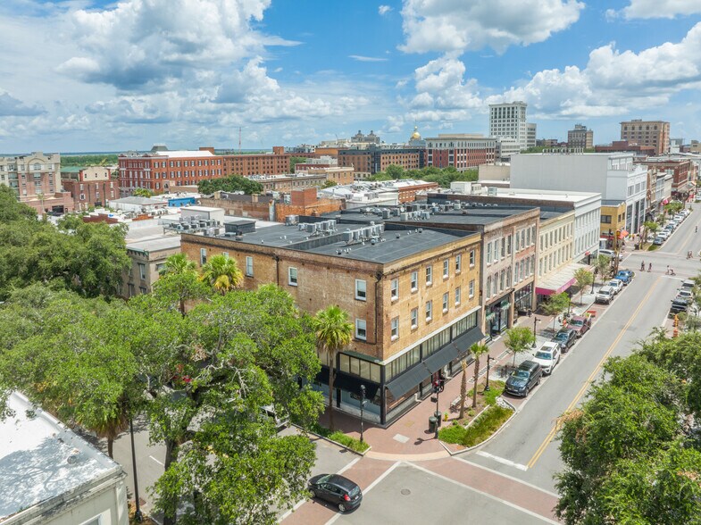More Photos Of 322 W Broughton St, Savannah Storefront For Lease