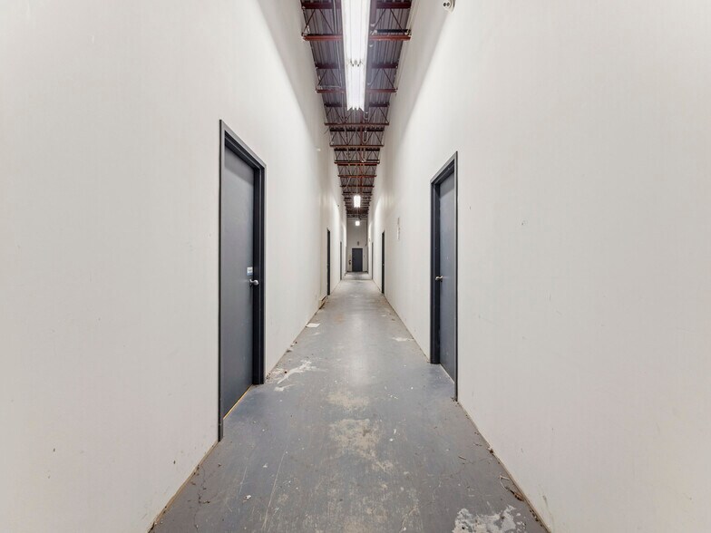 More Photos Of 175 W Beaver Creek Rd, Richmond Hill Light Distribution For Sale