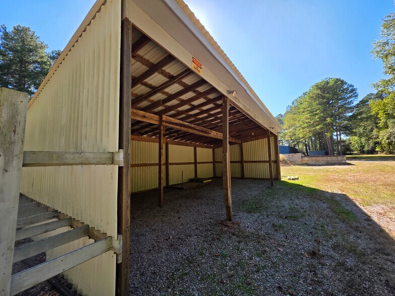 More Photos Of 16501 S Crater Rd, Petersburg Flex For Lease