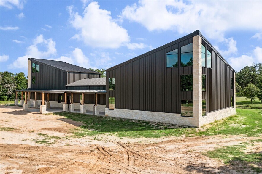 More Photos Of 1286 State Hwy 237 Hwy, Round Top Flex For Sale