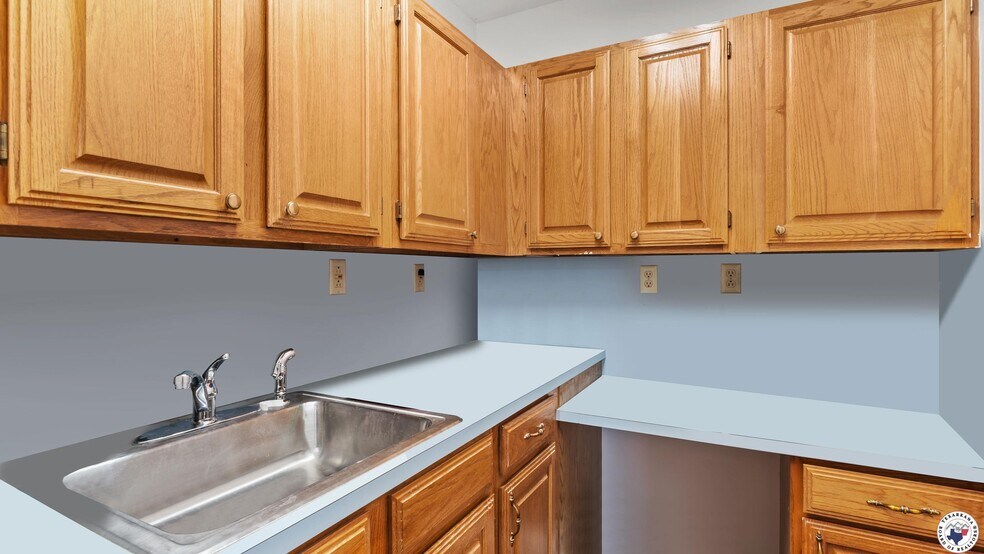 More Photos Of 901 N Kings Hwy, Wake Village Healthcare For Sale