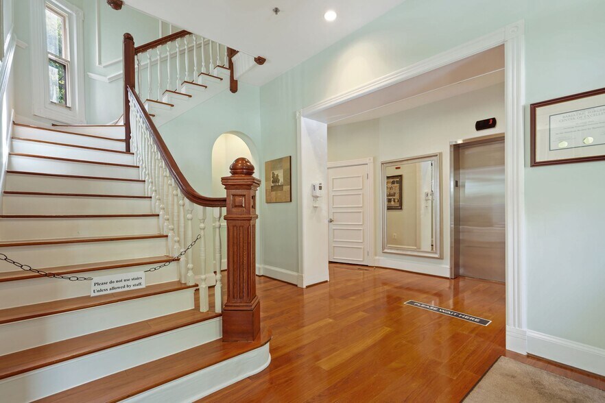 More Photos Of 1011 New Hampshire Ave NW, Washington Office For Sale