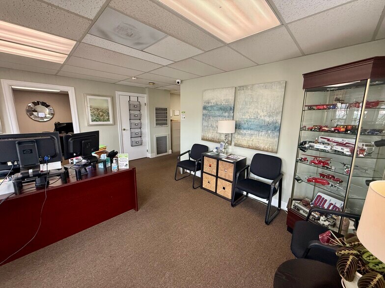 More Photos Of 5402 SE Foster Rd, Portland Office For Sale