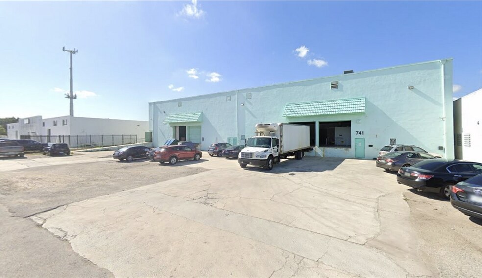 More Photos Of 741 W 17th St, Hialeah Warehouse For Lease
