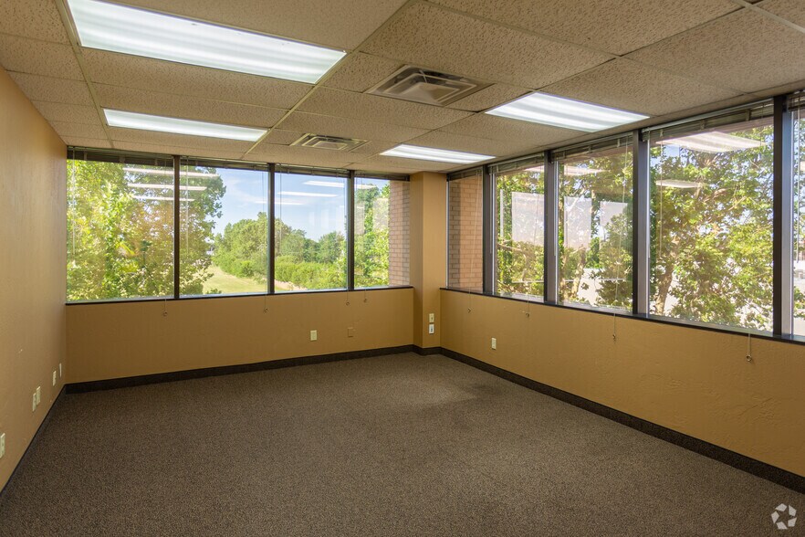 More Photos Of 4200 Perimeter Center Dr, Oklahoma City Office For Sale