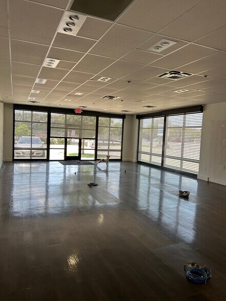 More Photos Of 1824 W Slaughter Ln, Austin Freestanding For Lease