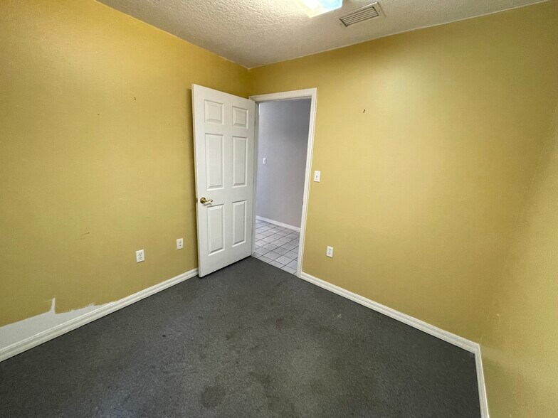 More Photos Of 2145 US Highway 441, Leesburg Office For Lease