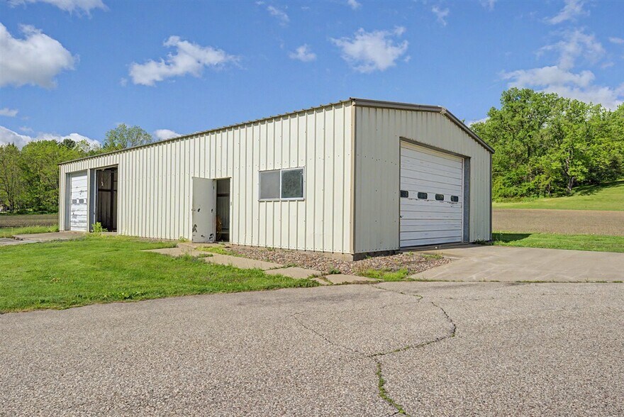 More Photos Of 16771 S 15th St, Galesville Warehouse For Sale