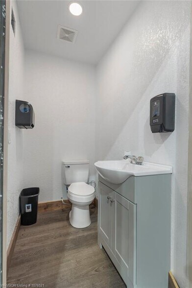 More Photos Of 209 S Broadway St, Stigler Flex For Sale