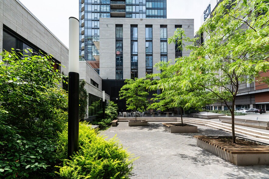 More Photos Of 1268 Rue Saint-Antoine O, Montréal Apartments For Sale