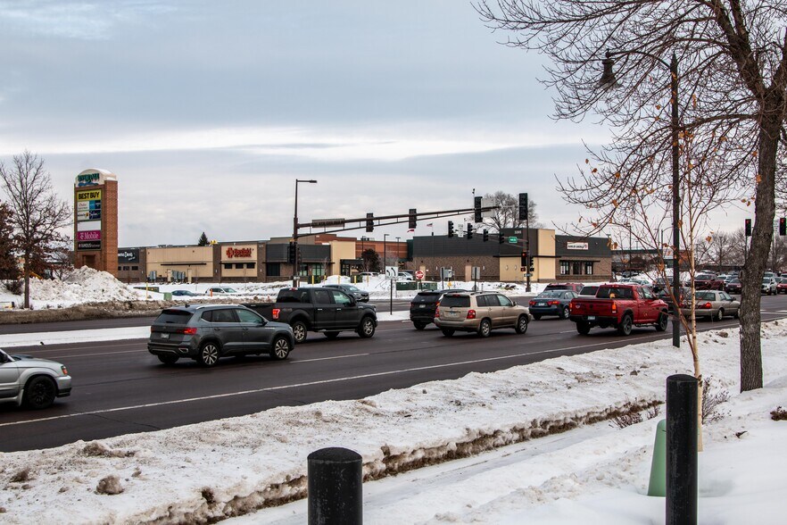More Photos Of 3200 Main St NW, Coon Rapids Medical For Lease