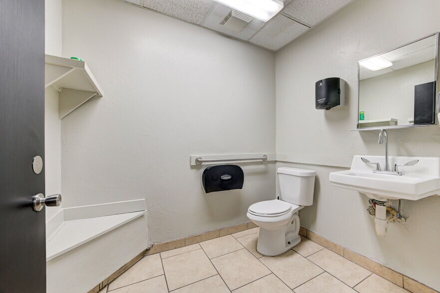 More Photos Of 324 N 19th St, Guthrie Office For Sale