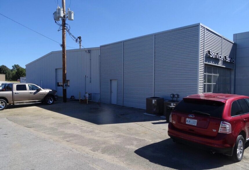 More Photos Of 813 S Parkway St, Corinth Auto Dealership For Sale