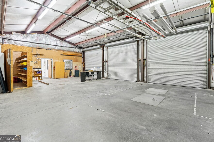 More Photos Of 12 Tower Pl, Newnan Service For Lease