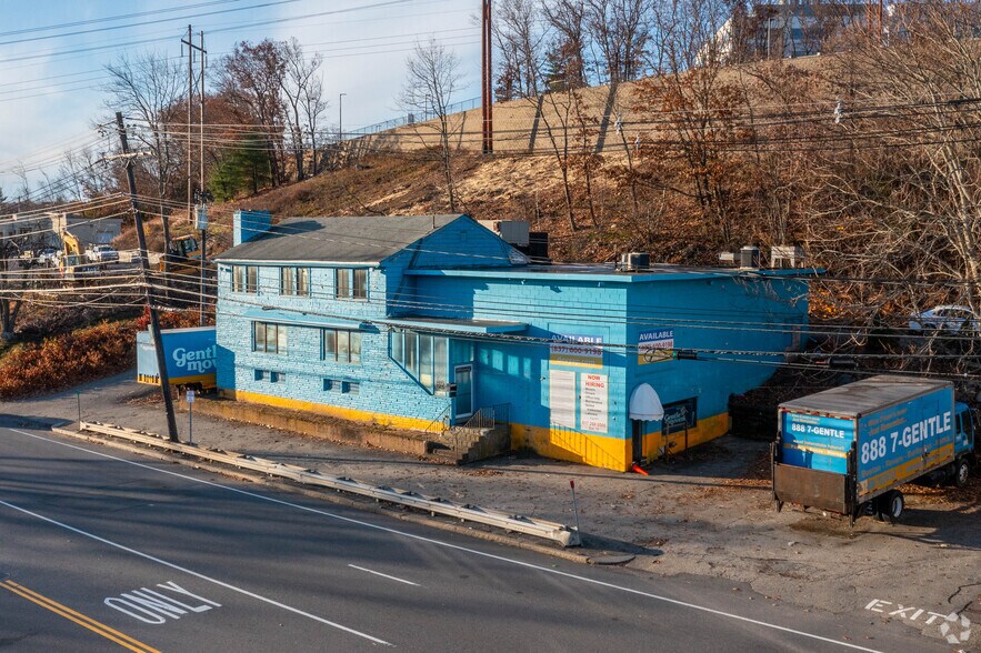 More Photos Of 62 Middlesex Tpke, Burlington Freestanding For Sale