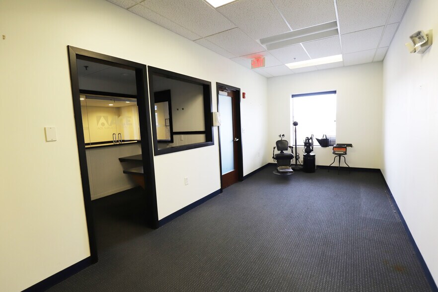 More Photos Of 1034 Pearl St, Brockton Warehouse For Lease