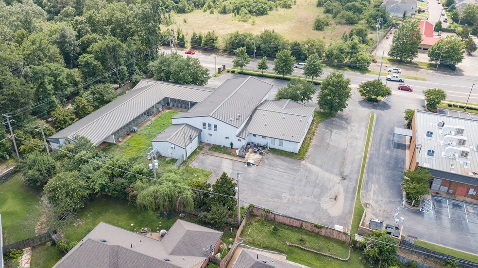 More Photos Of 1850 Berryhill Rd, Cordova Veterinarian Kennel For Sale