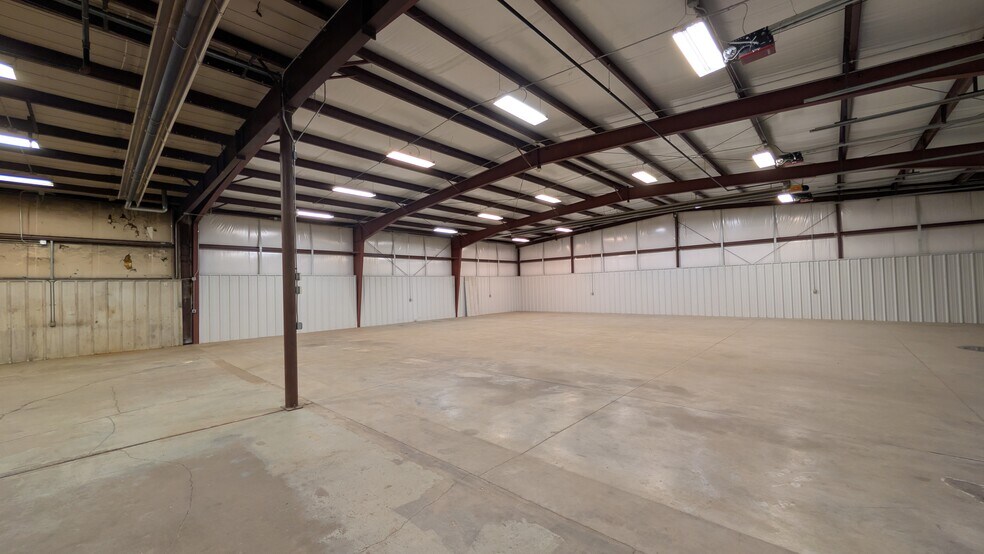 More Photos Of 1607 N Wabash St, Wichita Warehouse For Lease