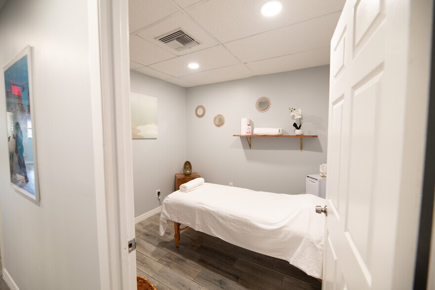 More Photos Of 5010 N Nebraska Ave, Tampa Light Distribution For Lease