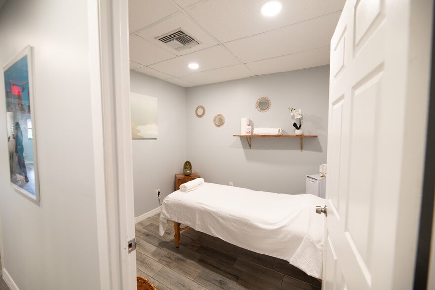 More Photos Of 5010 N Nebraska Ave, Tampa Light Distribution For Lease