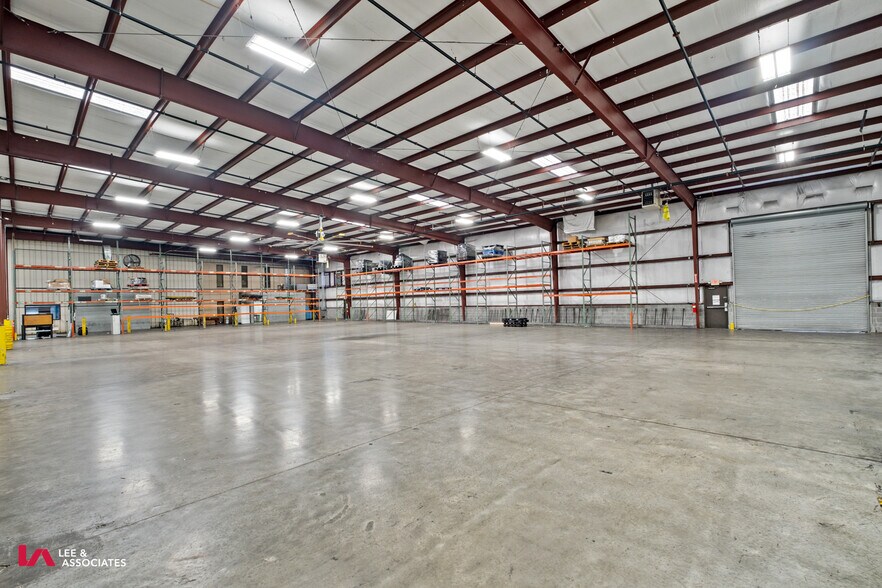 More Photos Of 309 Cash Memorial Blvd, Forest Park Distribution For Lease
