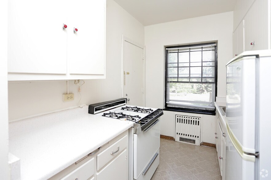 More Photos Of 3333 Grand Ave, Des Moines Apartments For Sale