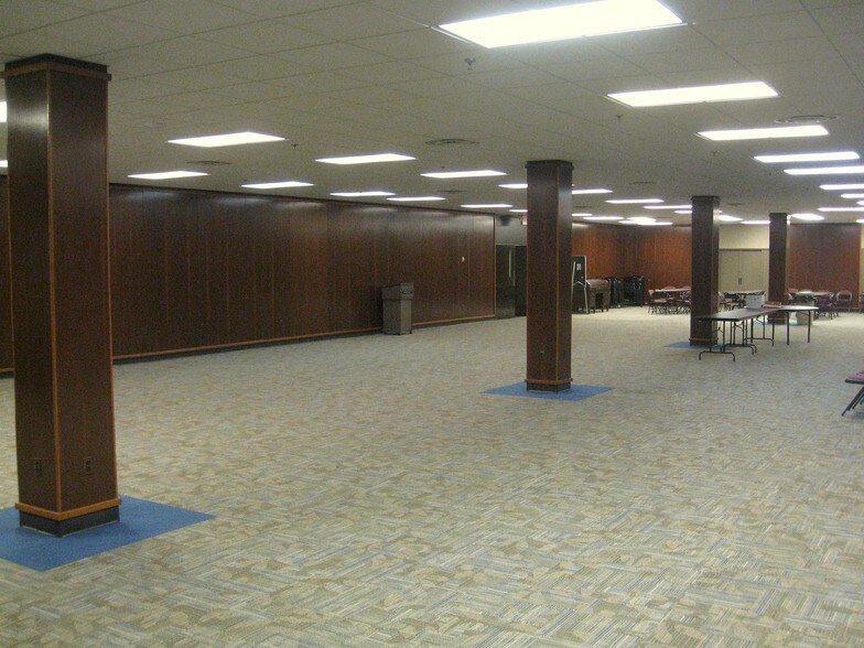 More Photos Of 301 Greystone Blvd, Columbia Manufacturing For Lease