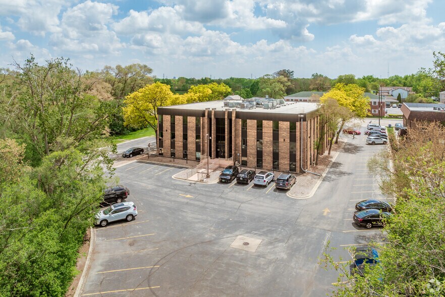 More Photos Of 240 E Lake St, Addison Office For Lease
