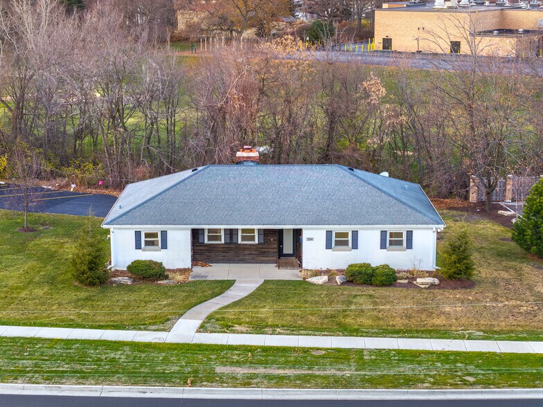 Primary Photo Of 704 E 9th St, Lockport Medical For Sale