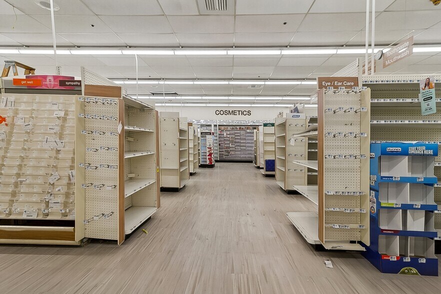 More Photos Of 277 Fairfield Ave, Waterbury Freestanding For Lease