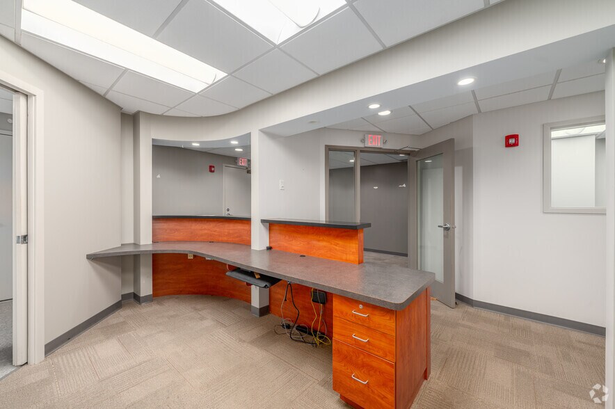 More Photos Of 6789 Ridge Rd, Parma Medical For Lease