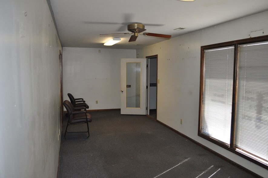 More Photos Of 13784 Warwick Blvd, Newport News Storefront Retail Office For Sale