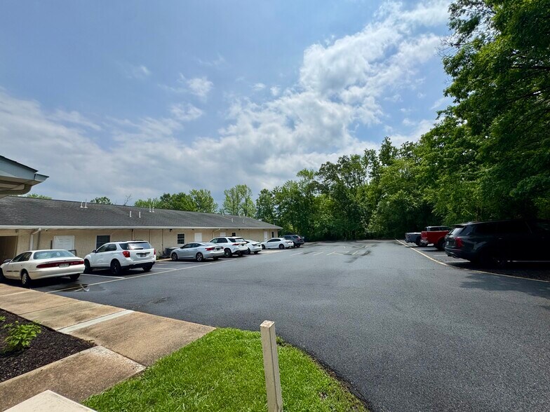 More Photos Of 625 Barksdale Rd, Newark Medical For Lease