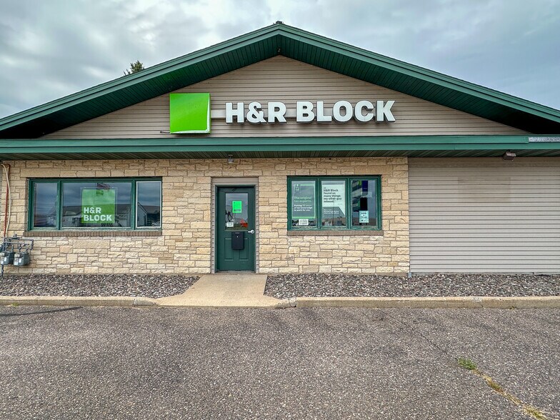 More Photos Of 233 S 8th St, Medford Office For Sale