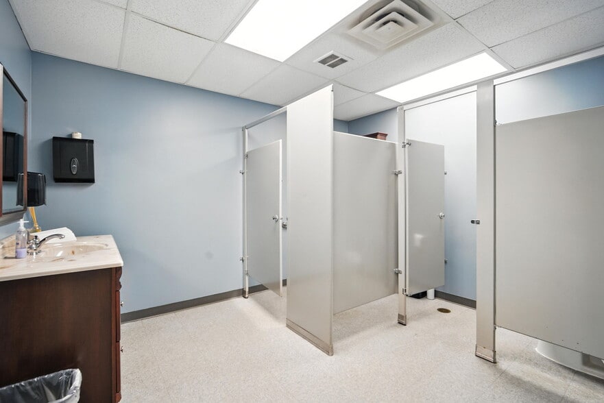 More Photos Of 1767 Northampton St, Holyoke Office Residential For Sale