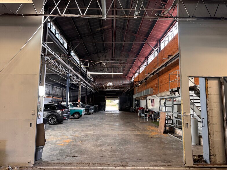 More Photos Of 4001 Bruhin Rd, Knoxville Warehouse For Sale