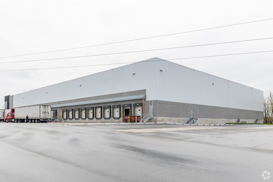 More Photos Of 4670 Garrard Rd, Whitby Distribution For Lease