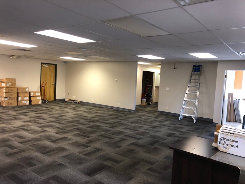 More Photos Of 2709-2715 Pontiac Lake Rd, Waterford Office For Sale