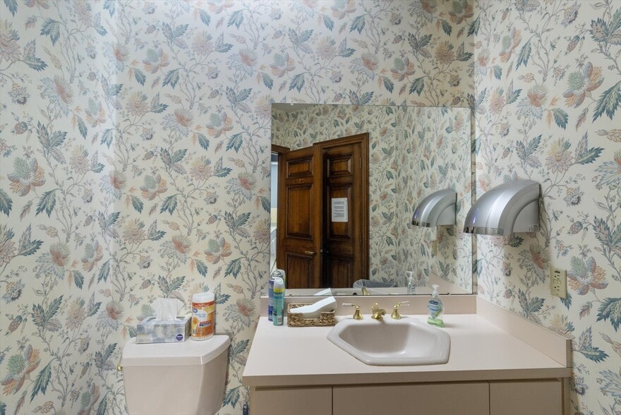 More Photos Of 268 S Suncoast Blvd, Crystal River Office For Sale