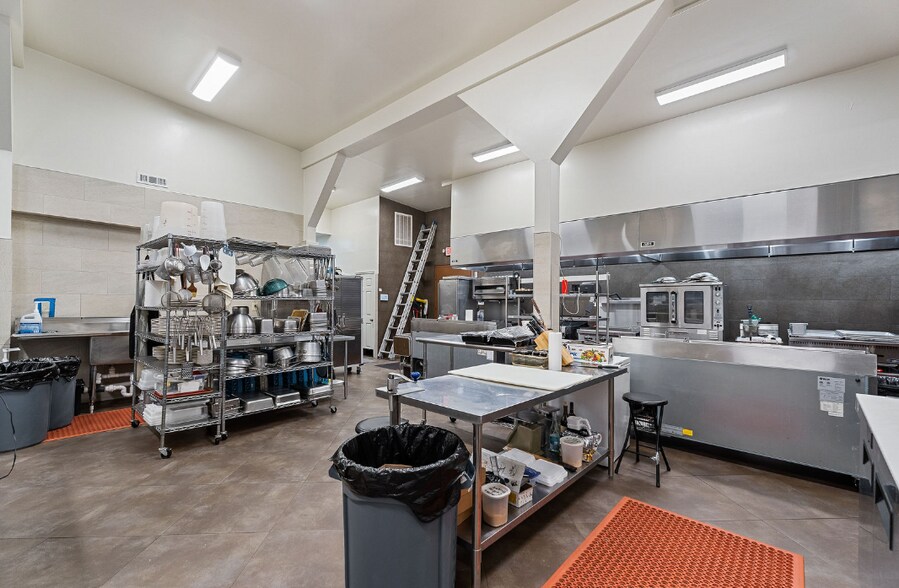 More Photos Of 110 W Walnut St, Smithville Restaurant For Sale