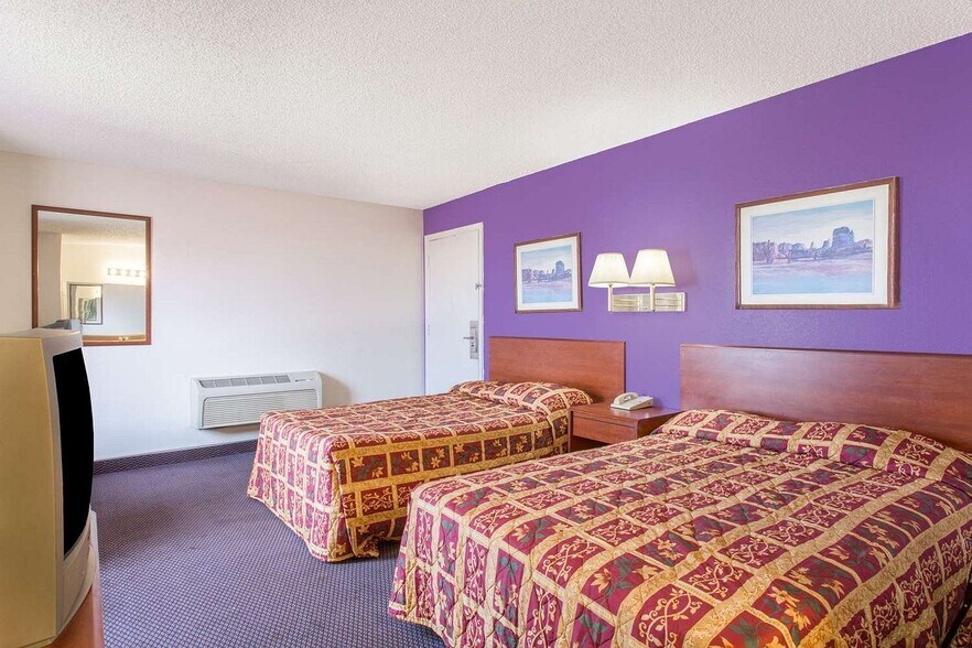 More Photos Of 1624 N Black Canyon Hwy, Phoenix Hotel For Sale