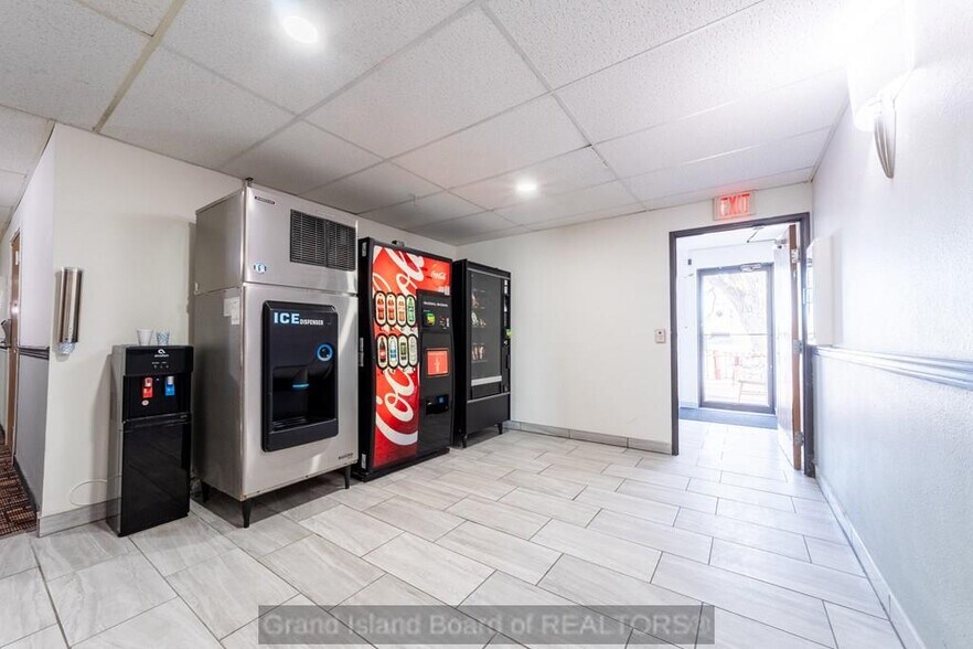 More Photos Of 3205 S Locust St, Grand Island Hotel For Sale